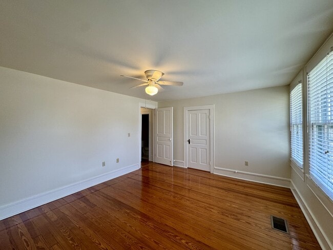 Building Photo - 506 Mayes Ave