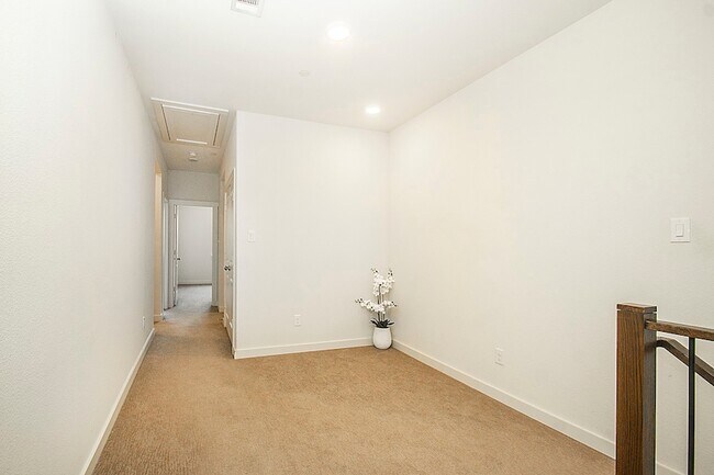 Building Photo - 432 Texas Dr