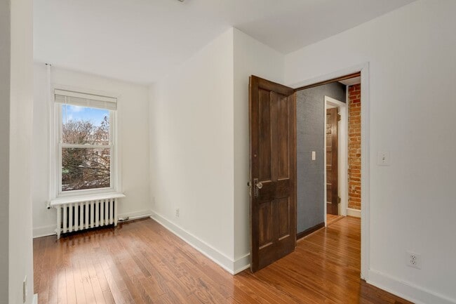 Building Photo - 310 9th St NE