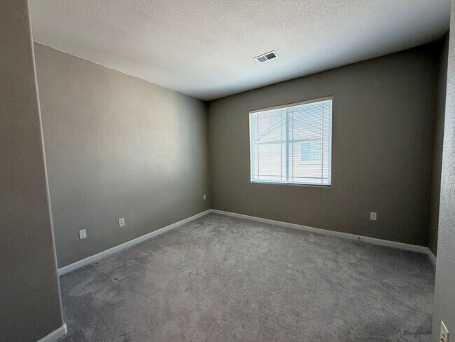 Building Photo - 8456 S Hoyt Way