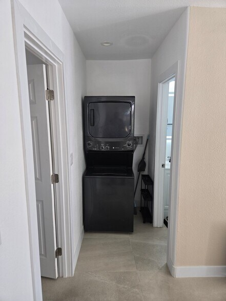 Building Photo - 730 Helmhill Ave