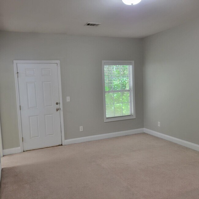 Building Photo - 72 Lakeview Estates Dr