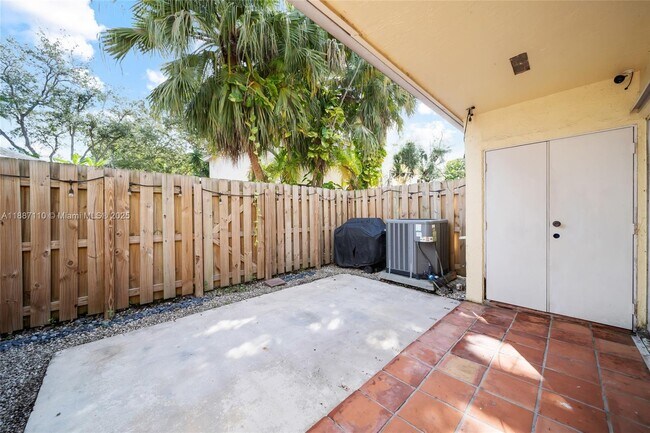 Building Photo - 9883 SW 118th Pl