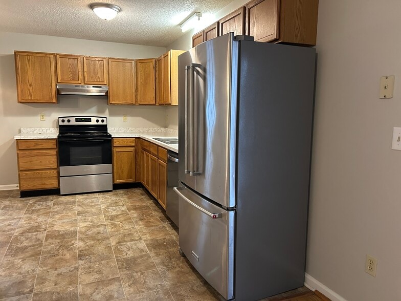 The kitchen has a laundry room that includes washer/dryer hookups - 4684 Coltsfoot Rd