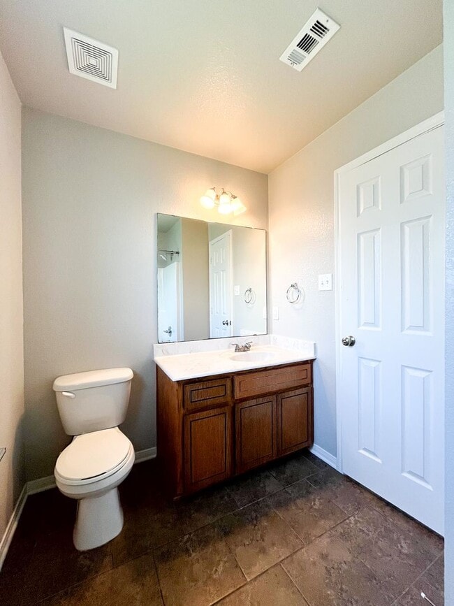Building Photo - Available NOW!!!! This Beautiful 1 story, 4 Bedroom, 2 bath home in Killeen has a lot to offer!  ...