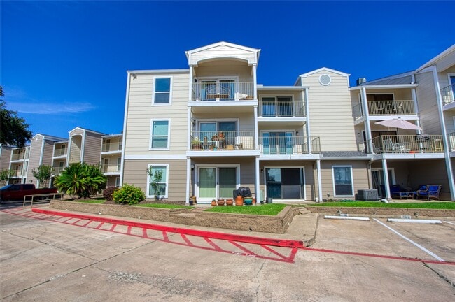 Building Photo - 307 Yacht Club Ln