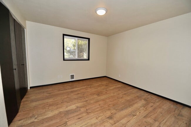 Building Photo - New Remodel 2 bed 1 bath with washer & dryer