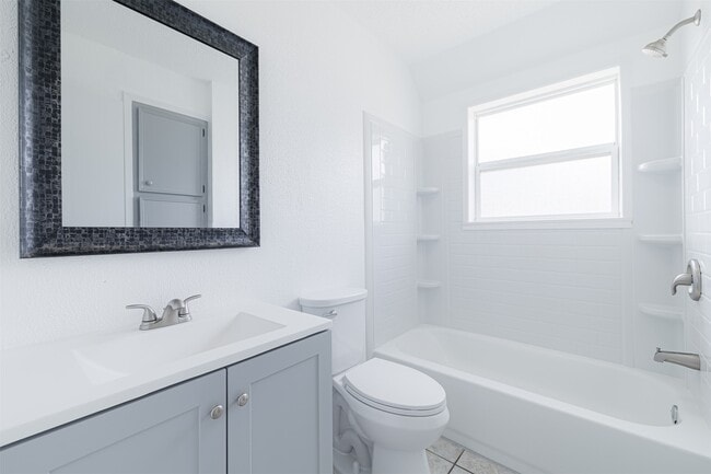 Building Photo - 1615 Junker St