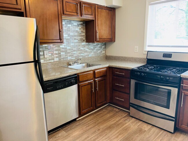 Interior Photo - 9 Clay St SE