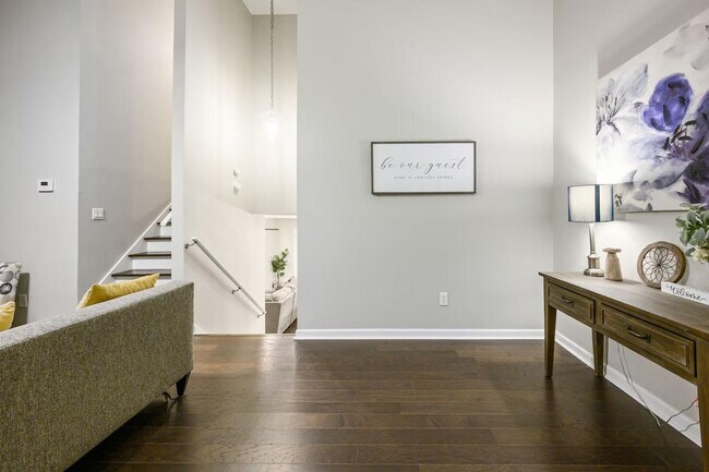 Building Photo - 10 Jill Ln