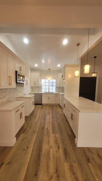 Kitchen - 15340 Murray Ave