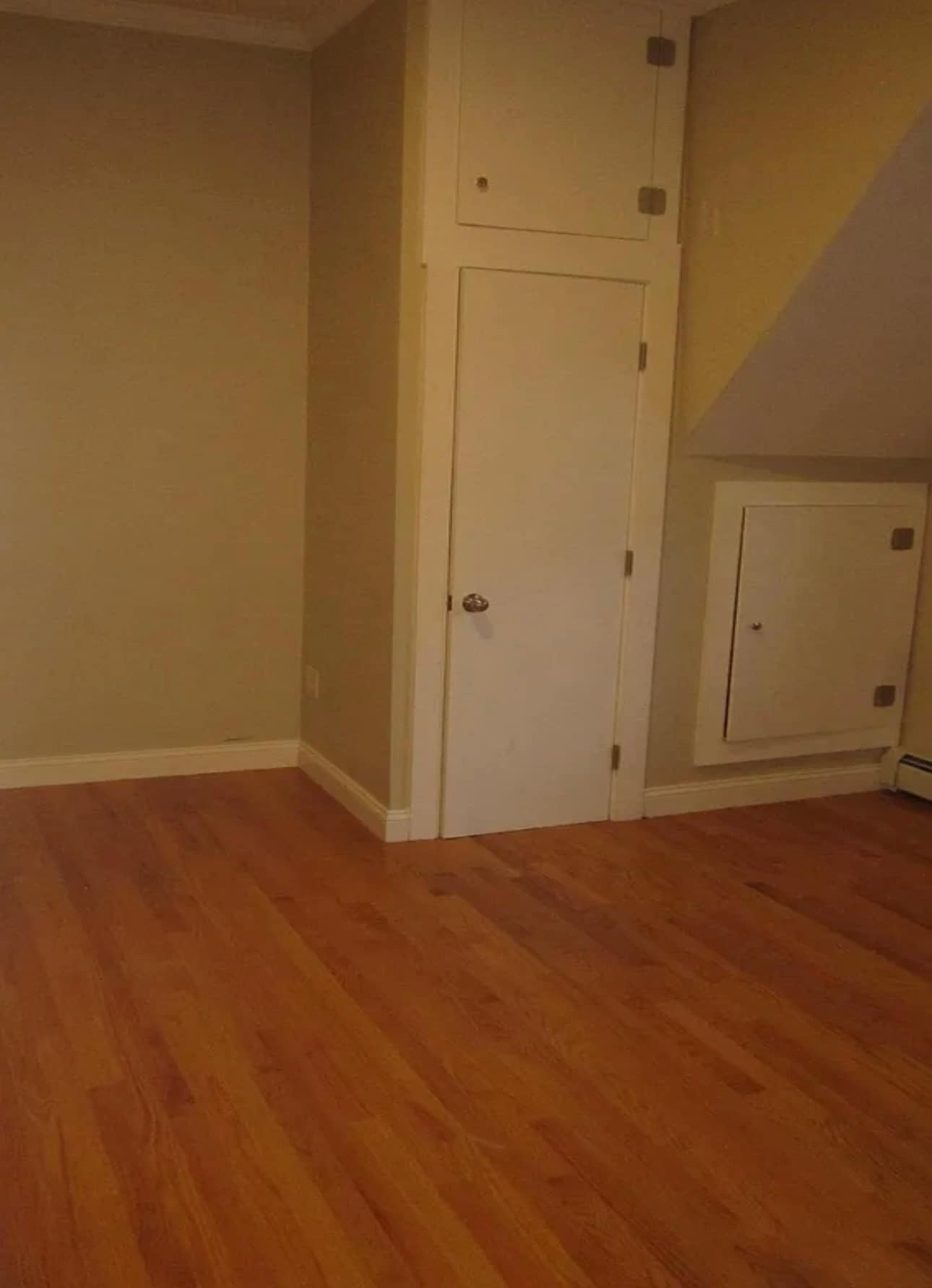 Building Photo - 573 Shirley St