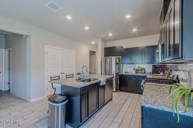 Building Photo - 11102 Blazing Star Pl