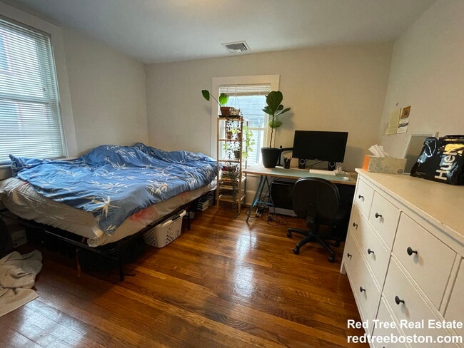 Building Photo - 7 Riverside Pl