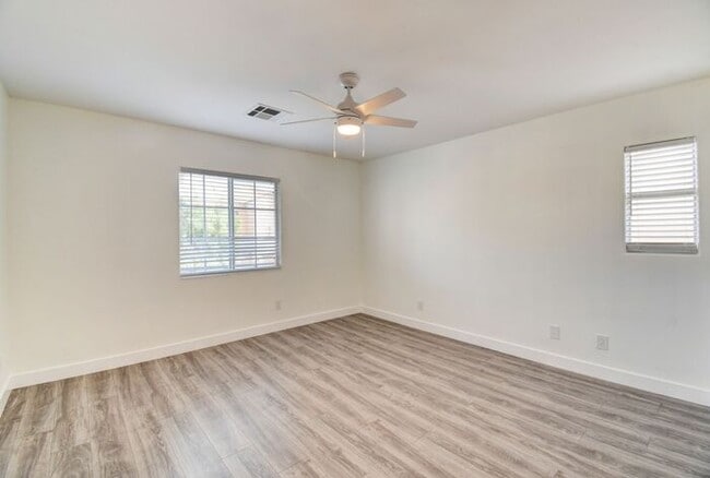 Building Photo - Great home with 4 bedrooms, 2.5 baths. New Floors Paint and Countertops.