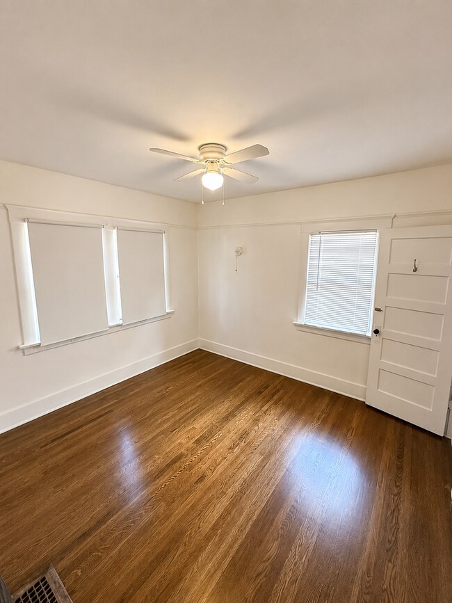 Building Photo - 120 H Ave