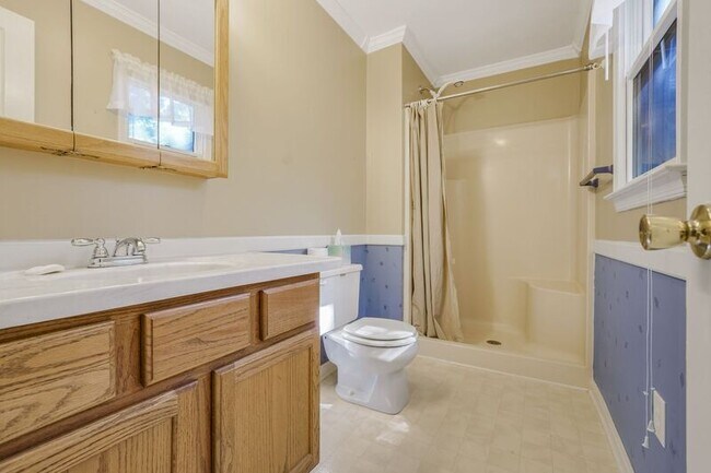 Building Photo - 8170 Linda Ln