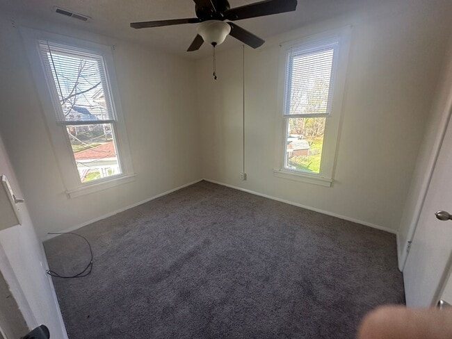 Building Photo - Beautiful 3 Bedroom Home with Large Back Yard and Deck!