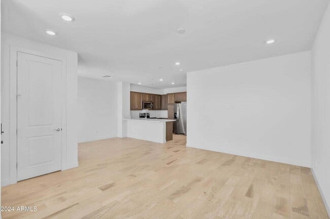 Building Photo - Luxurious Condo in Sterling Grove