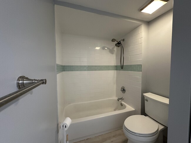 Building Photo - 308 3rd Ct