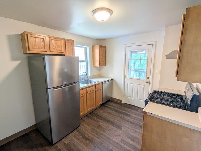 Building Photo - 3 Bedroom Single Family Home (Perry Hilltop)