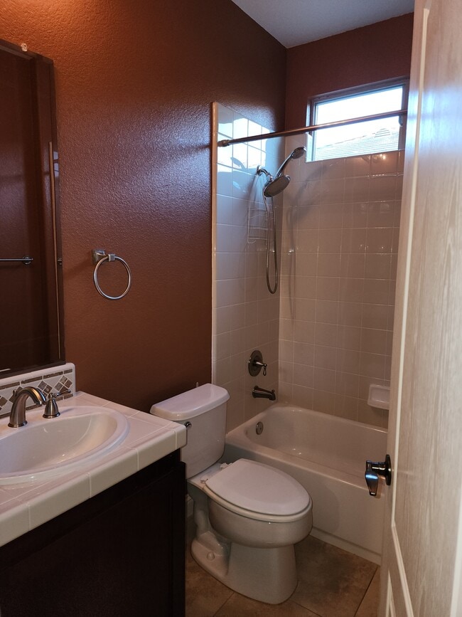 Building Photo - 1385 Oak Valley Dr