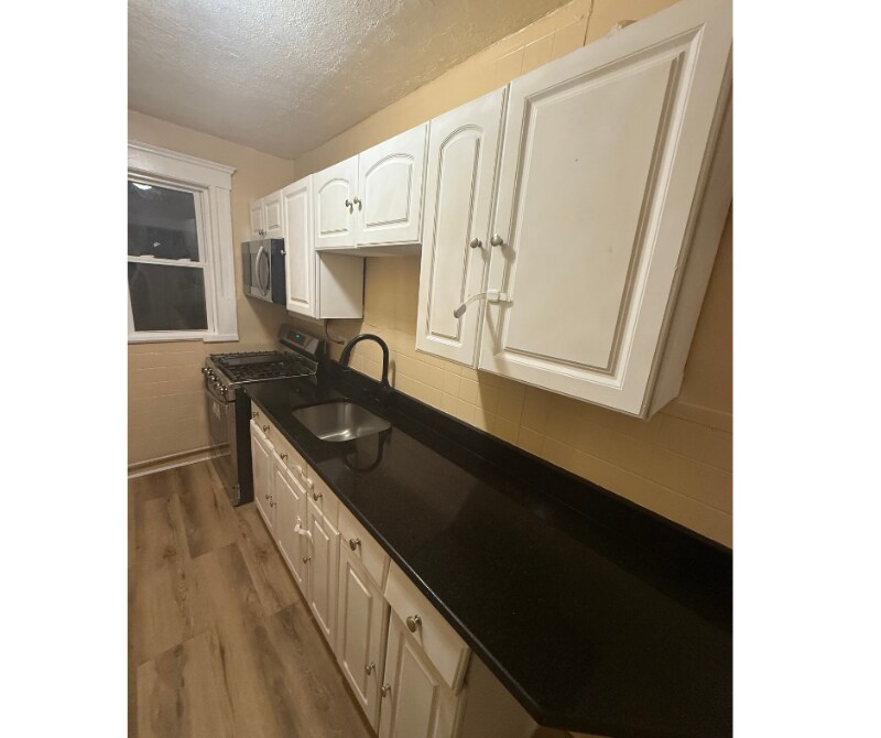 Building Photo - 44 Sanborn St