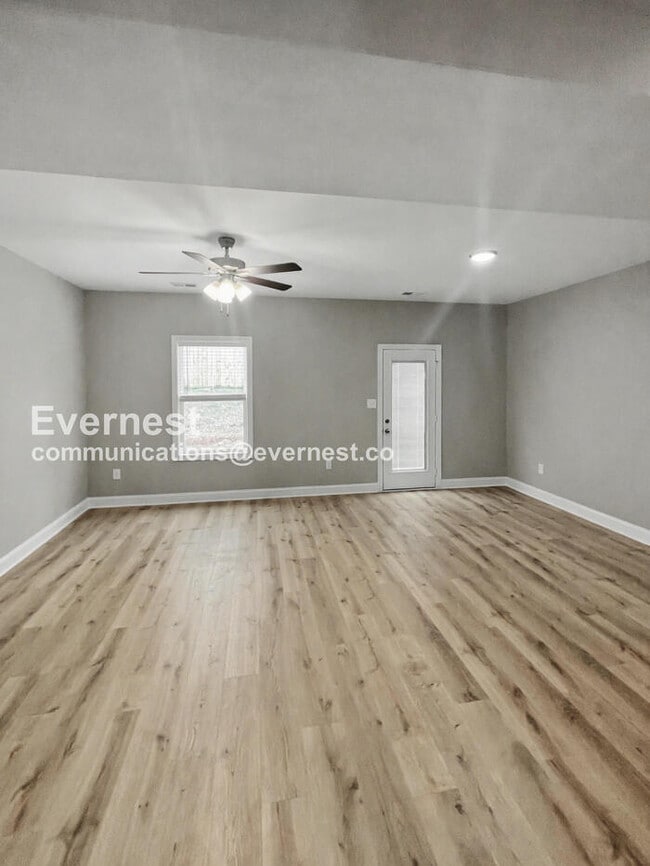 Building Photo - 3385 Polly Dr