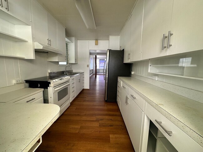 Building Photo - 2121 Eheu St