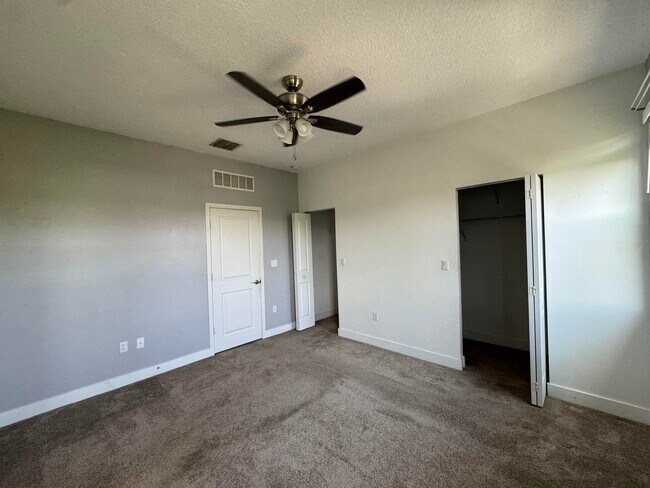 Building Photo - 2037 Oysterwood Ln
