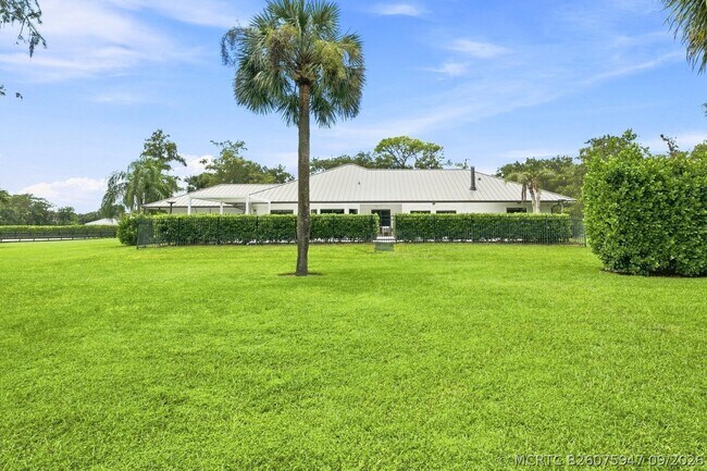 Building Photo - 14902 Paddock Dr