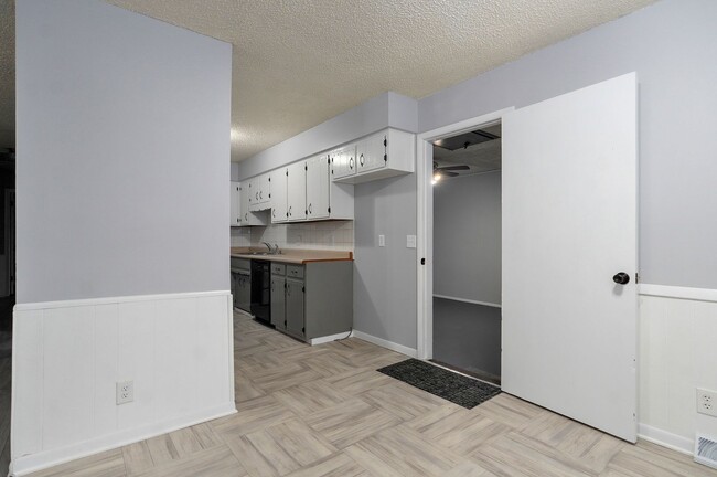 Building Photo - Newly Updated Home!