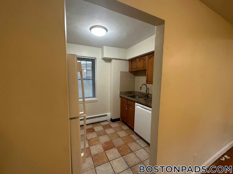 Building Photo - 1758 Commonwealth Ave