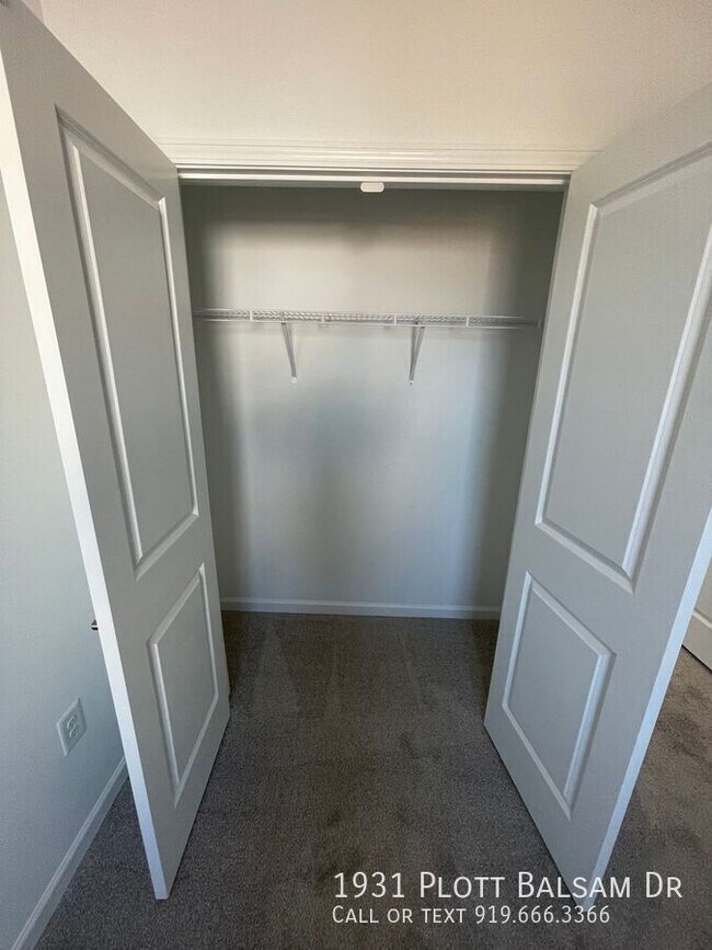 Building Photo - 1931 Plott Balsam Dr