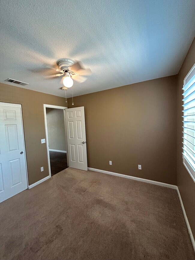 Building Photo - 2412 Hooftrail Way