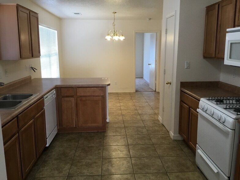 Building Photo - 1740 Sierra Norte Loop NE