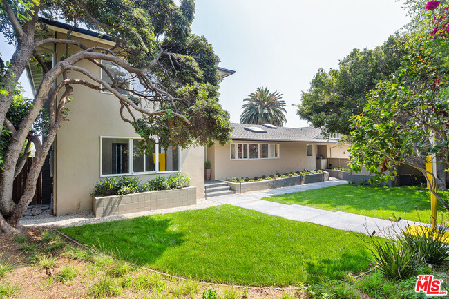 Building Photo - 500 Amalfi Dr