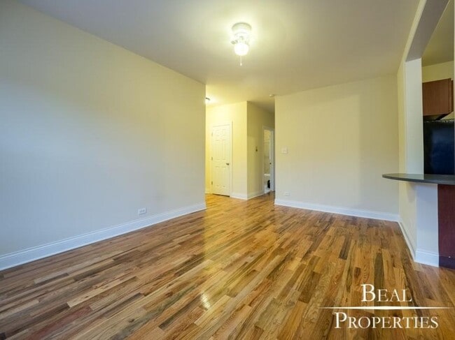 Building Photo - 1 bedroom in CHICAGO IL 60657