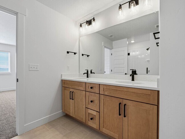 Building Photo - RES_VANDERWATT_866