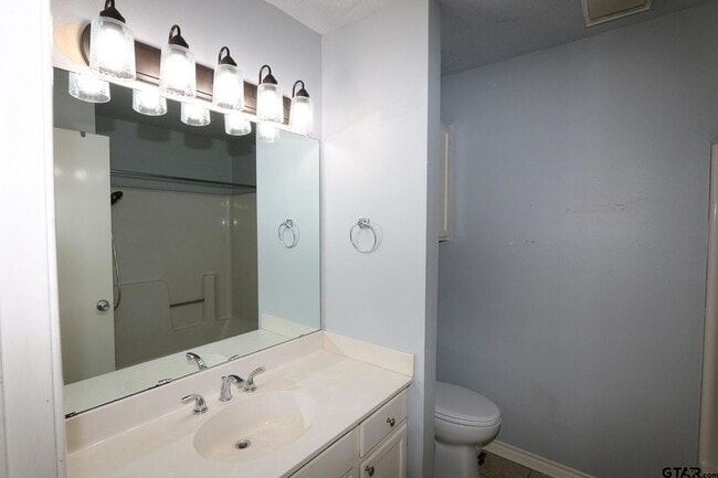 Building Photo - 963 Creekside Drive