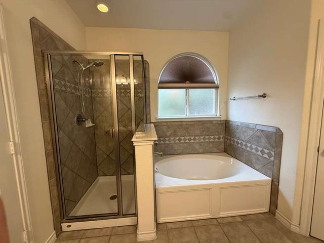 Building Photo - 305 Moonlight Dr