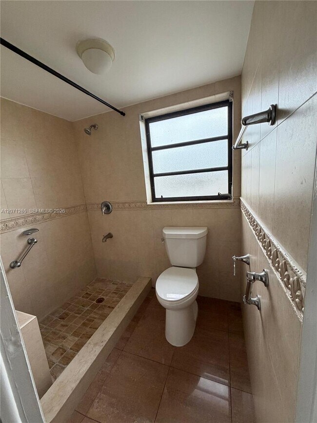 Building Photo - 1350 SW 122nd Ave
