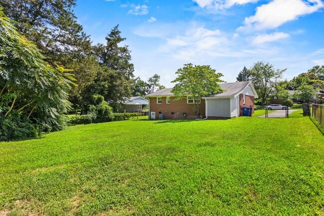 Building Photo - 4-Bed, 2-Bath Home with Fenced Yard in Win...