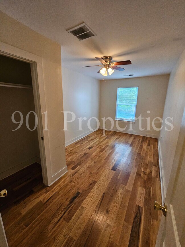 Building Photo - 975 Meda St