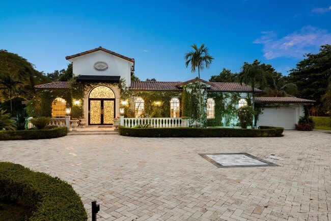 Building Photo - 12300 Old Cutler Rd