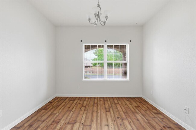 Building Photo - 339 Sycamore St