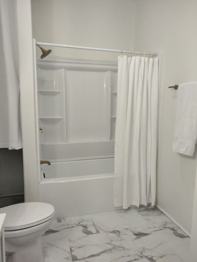 Building Photo - Totally Remodeled 2 Bedroom 1 Bath House-F...