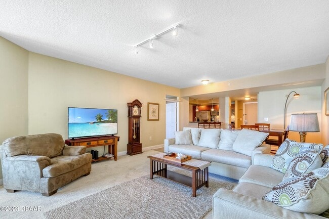 Building Photo - 1241 Riverside Dr