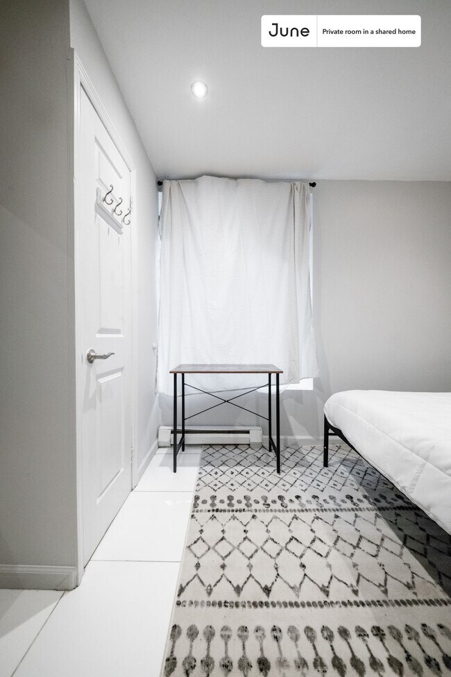 Building Photo - Room in Shared 5 bed/2 bath home in Upper West Side