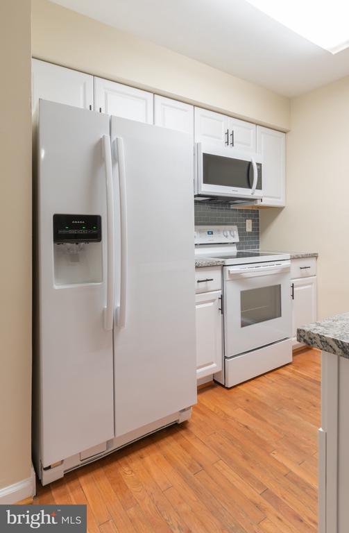 Building Photo - 7 Valleyfield Ct